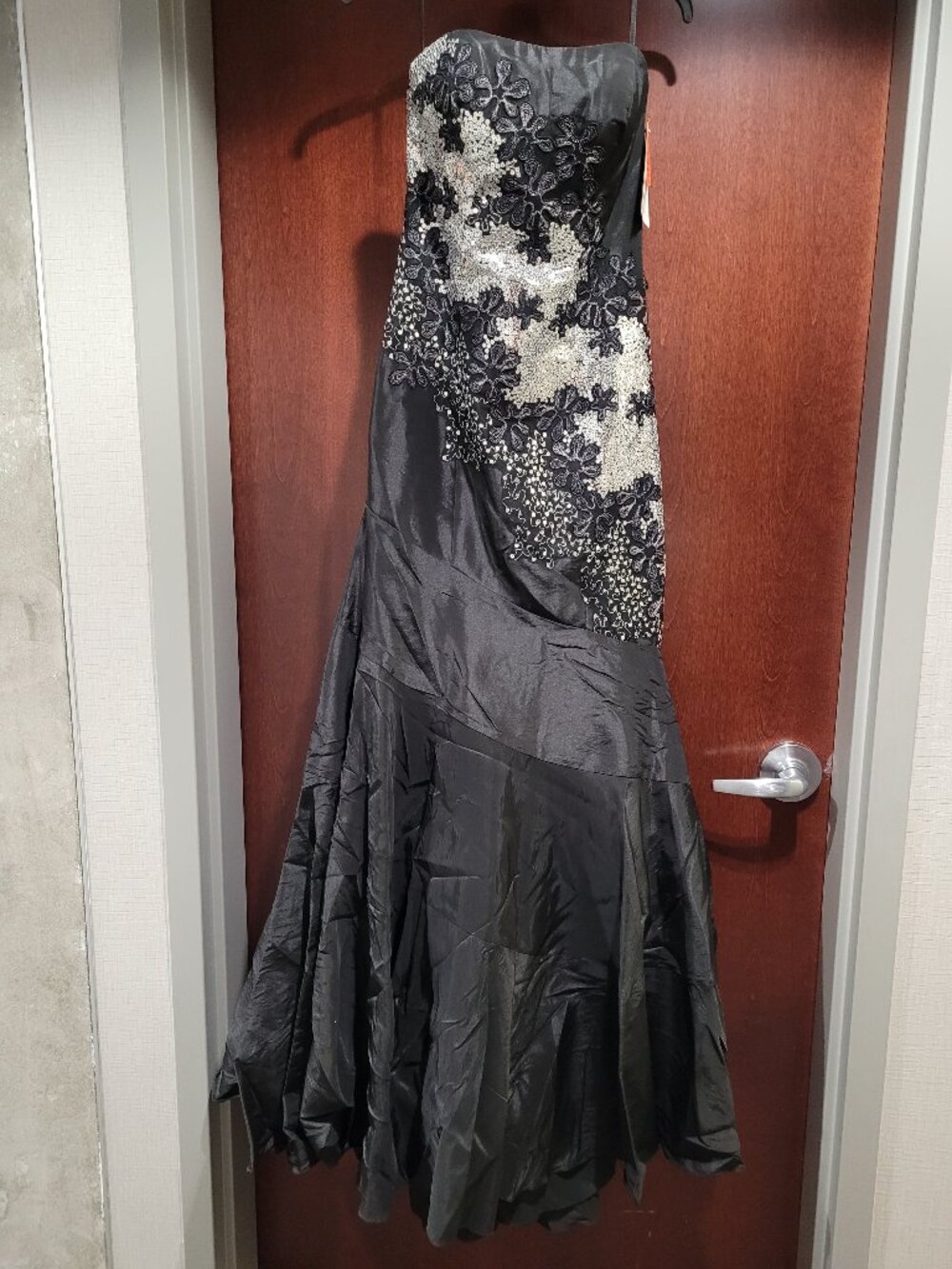 Night Moves 5829 Size 8 Black Prom Dress